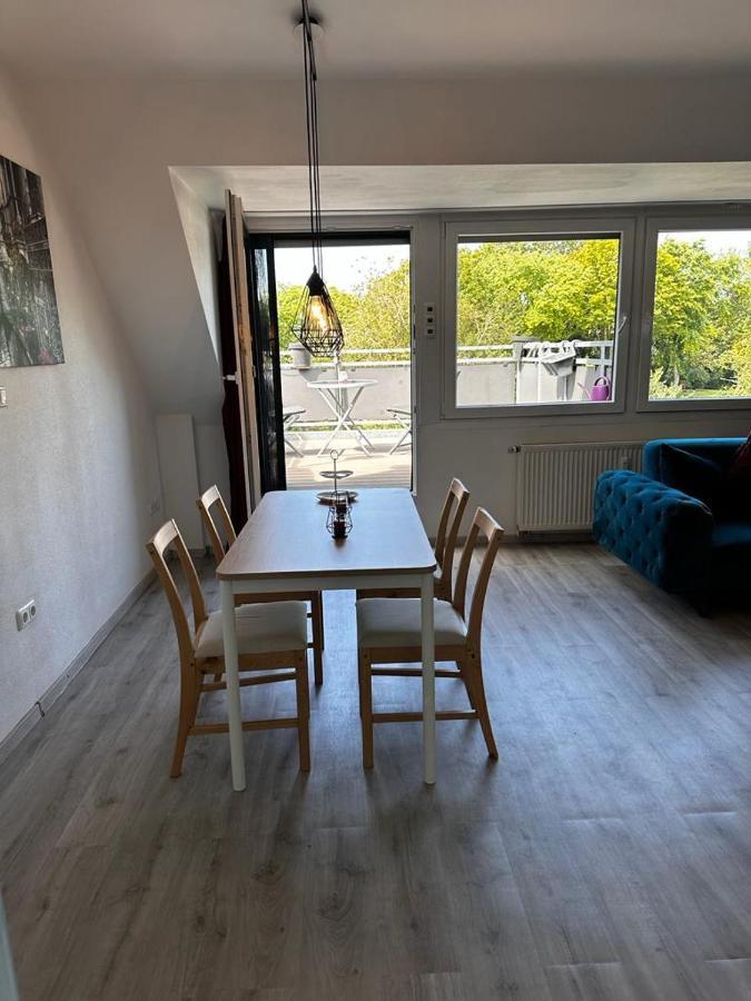 A&V Apartments Wunderschoene Rheinblick Wohnung Zum Entspannen Apt Ela Duisburg Exterior photo